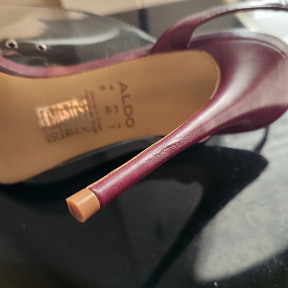 Shoes - Picture 5 of 6